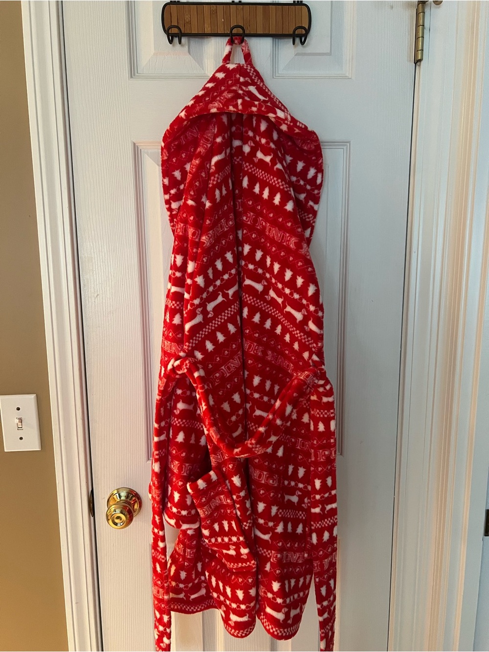 VS. Robe. NWT. Red Holiday Hooded Fleece Robe with Reindeer Print
